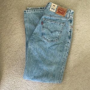 NWT Medium Wash Levi’s Low Pro Charlie Glow Up